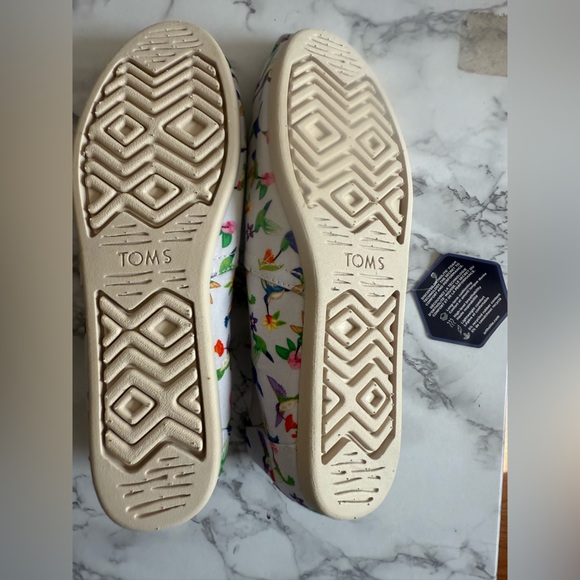 Toms Alpargata Loafers Hummingbird with Flowers Size 9 NWT 713 - Picture 4 of 6